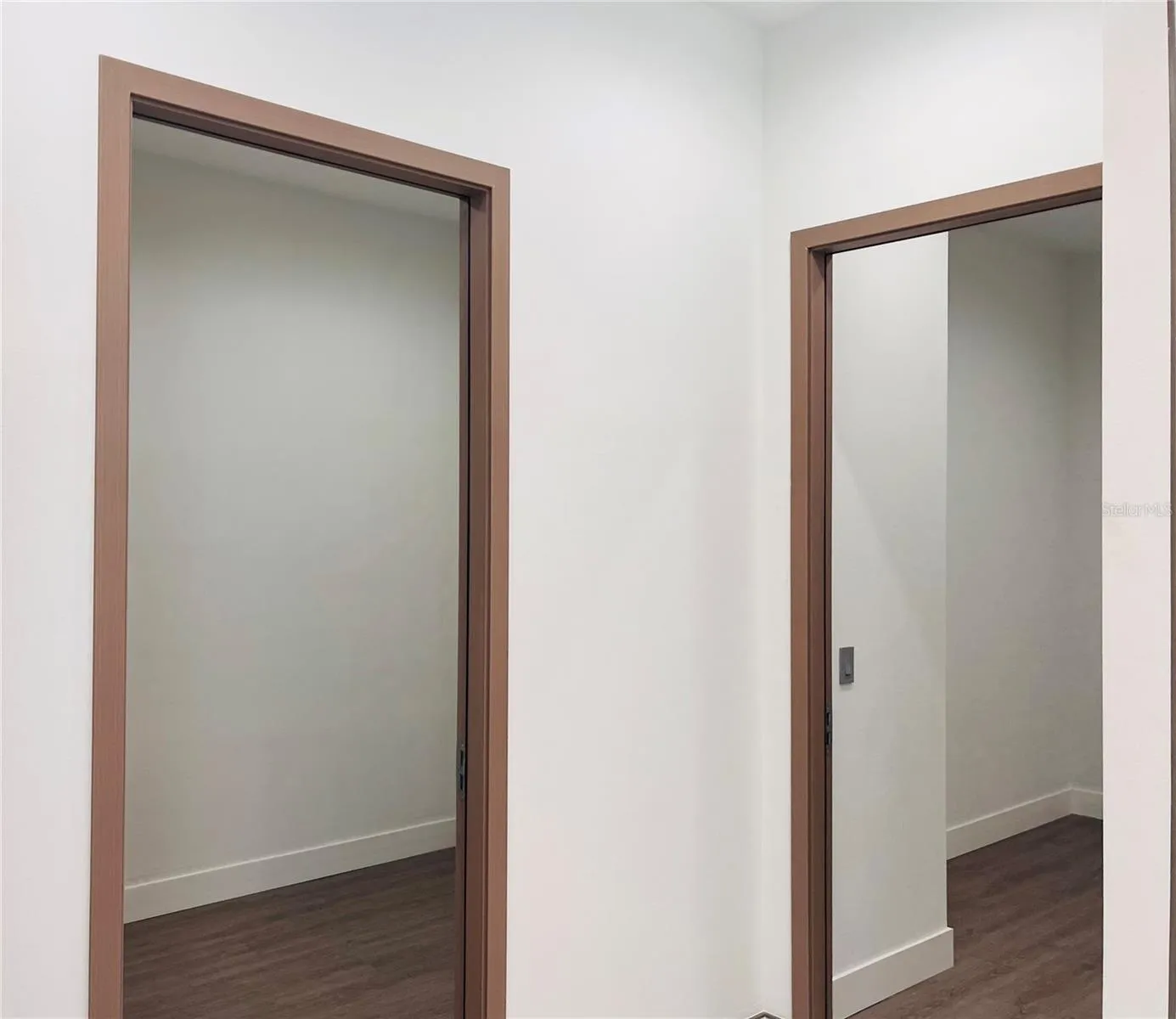 PRIMARY ENSUITE BATHROOM #5 (HIS &amp; HER WALK-IN CLOSETS)