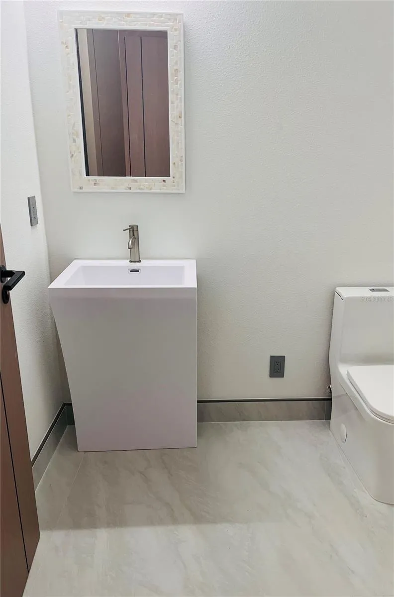 MAIN FLOOR-BATHROOM #6 (HALF)