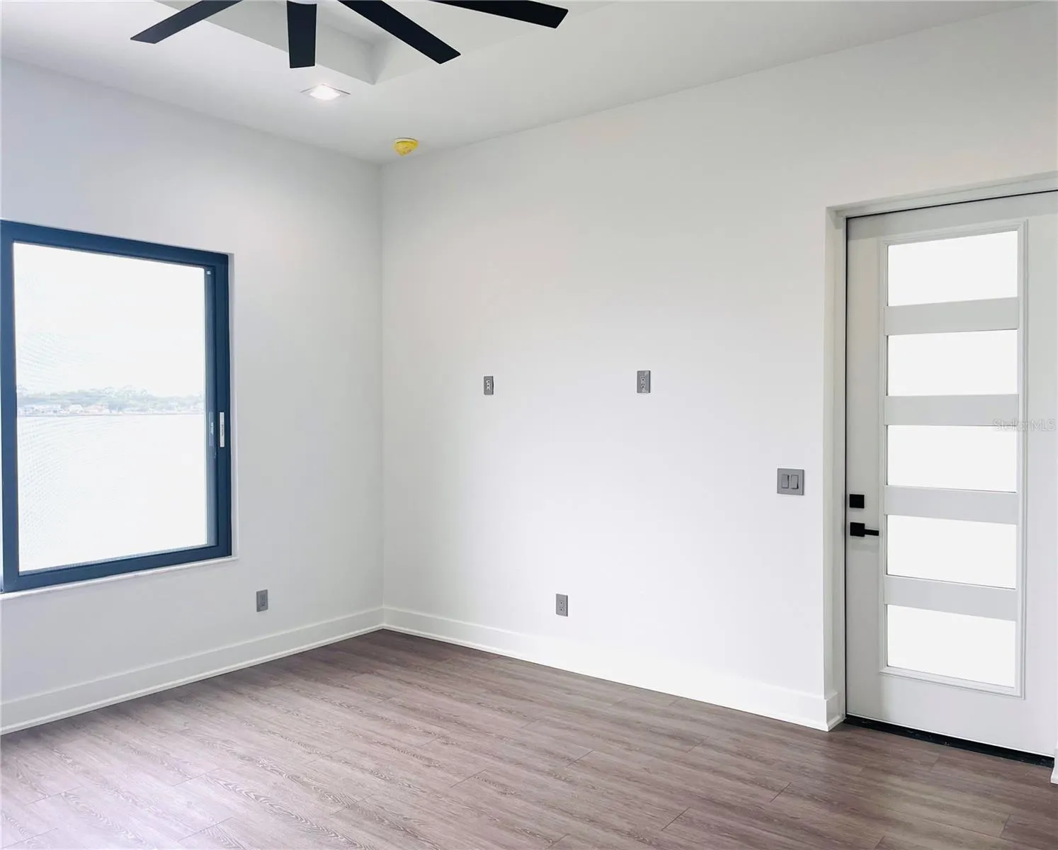 PRIMARY ENSUITE W/DOOR ACCESSING BALCONY