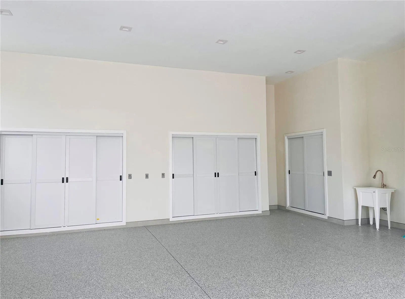 GARAGE AREA