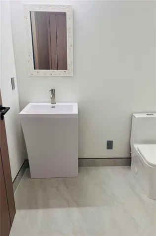 MAIN FLOOR-BATHROOM #6 (HALF)