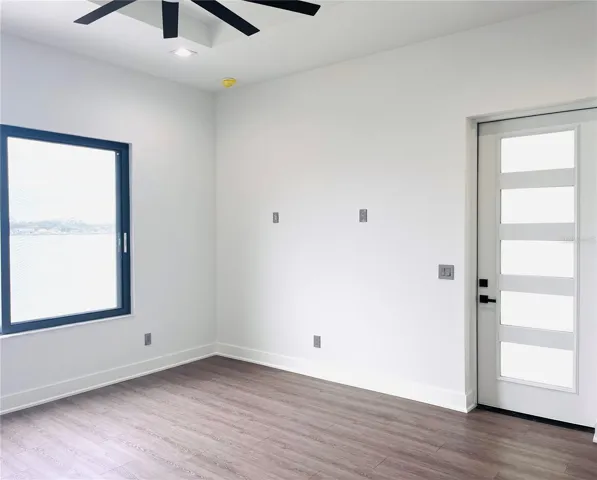 PRIMARY ENSUITE W/DOOR ACCESSING BALCONY