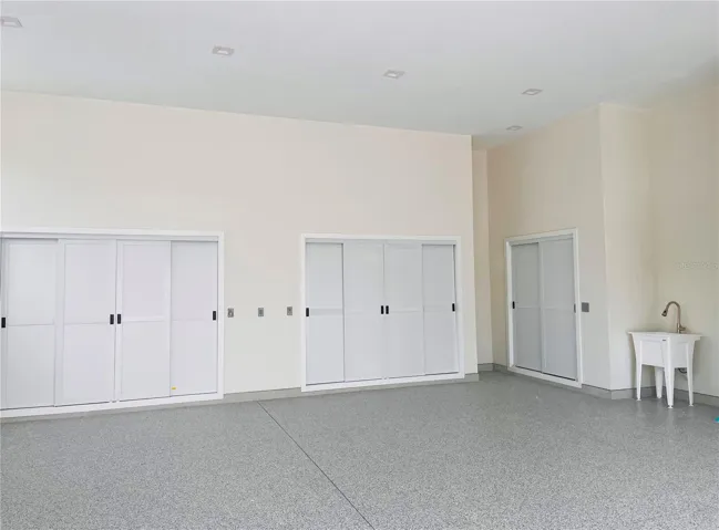 GARAGE AREA