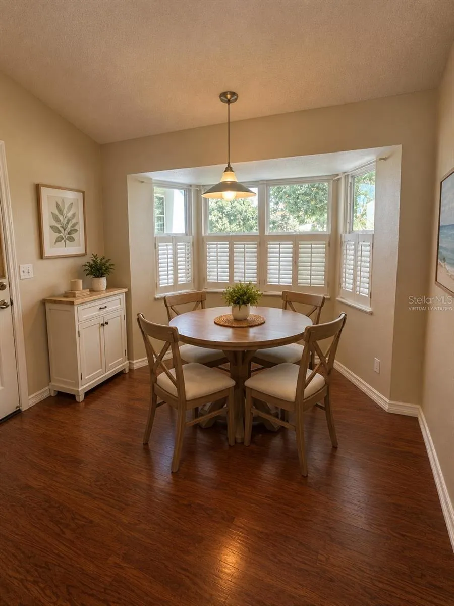 Dinette - Virtually Staged