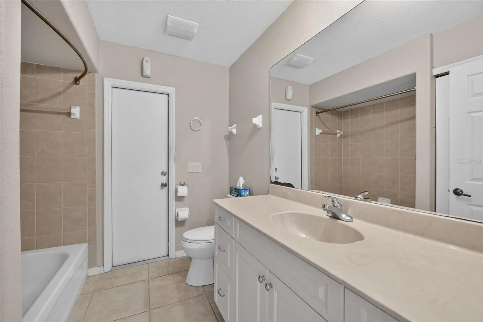 Main Bathroom with Exterior Access