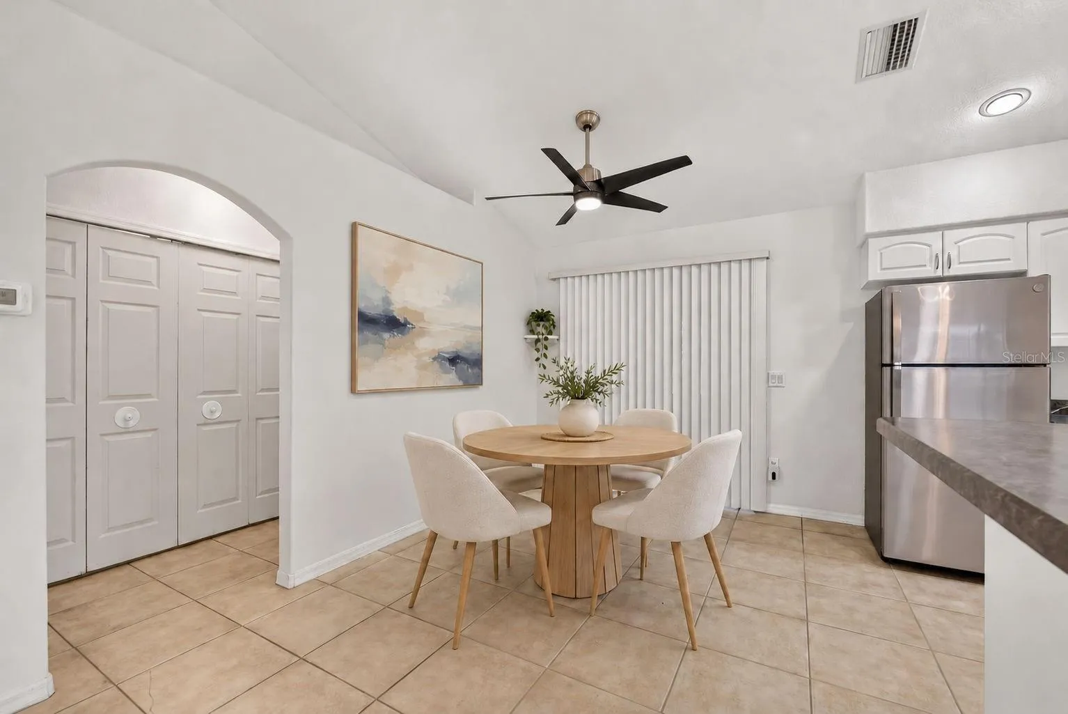 Virtually Stage Dining Area