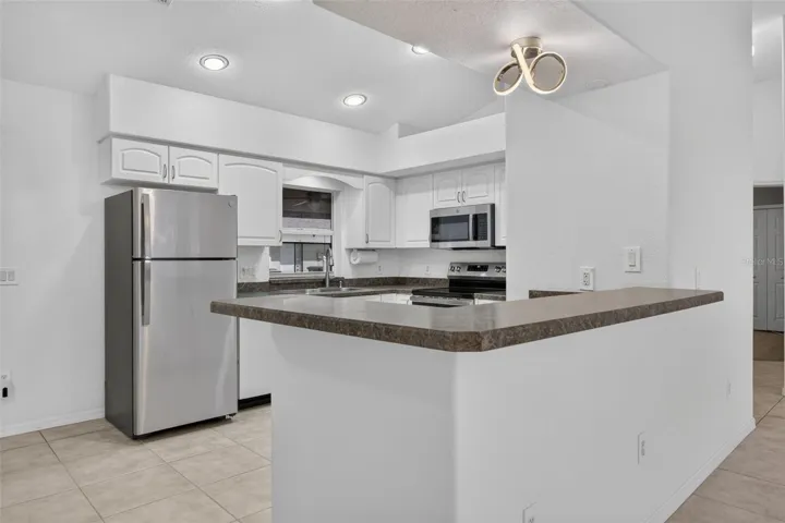 Kitchen Breakfast Bar Area