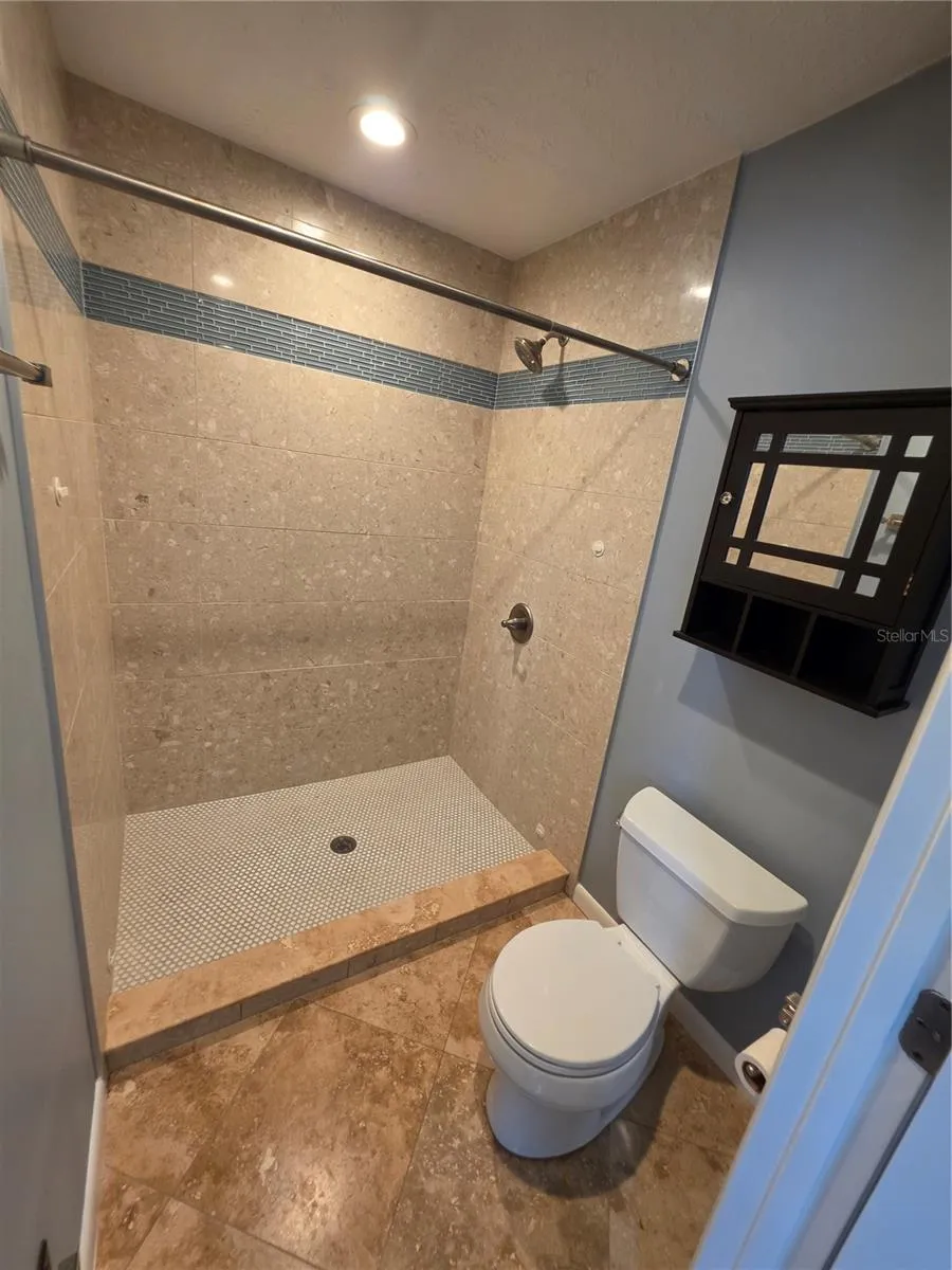 Primary bath en-suite