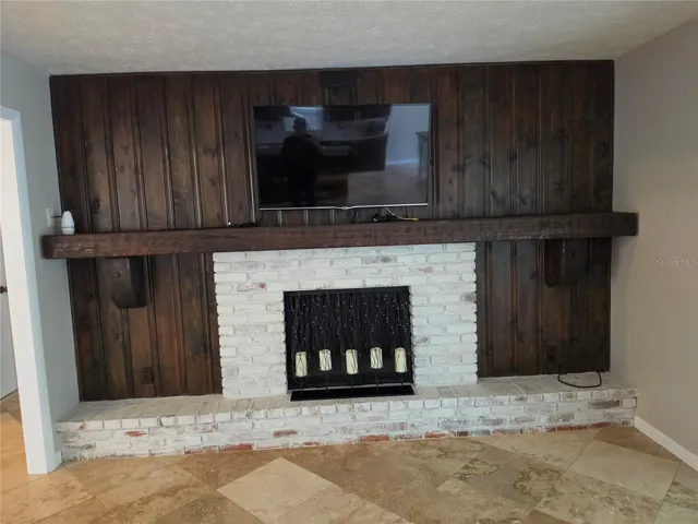 Fireplace (woodburning and not in use - capped)