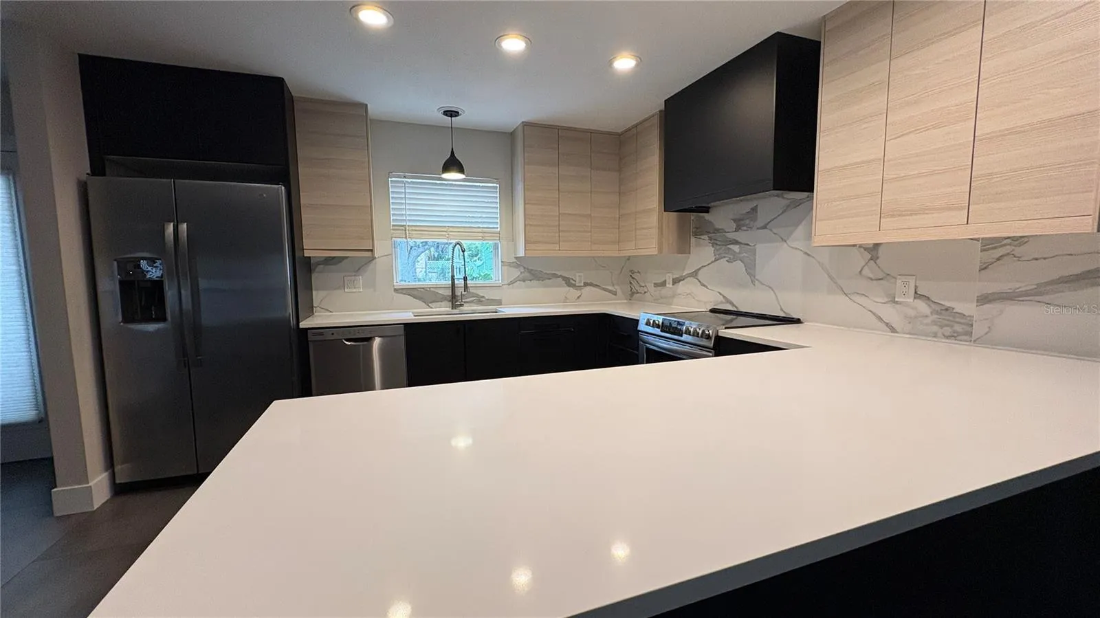 Kitchen and breakfast bar
