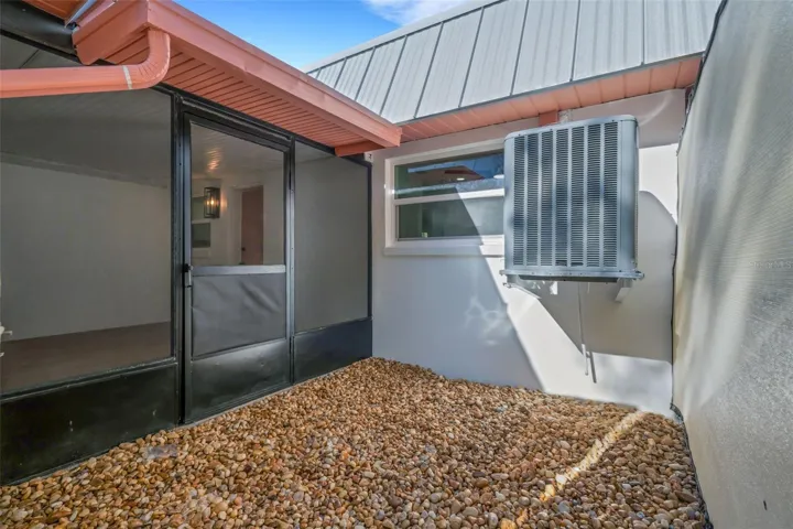 Private back space screened in