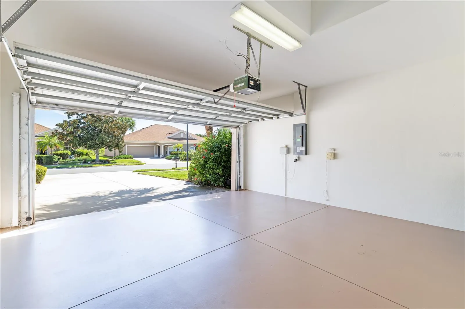 Full size, 2 car garage
