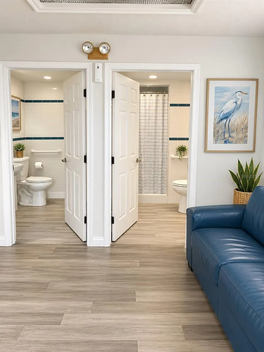 Lobby &amp; Bathrooms