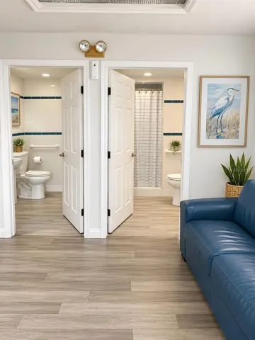 Lobby &amp; Bathrooms