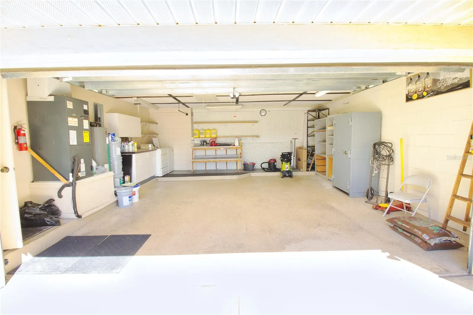 Garage (Center)