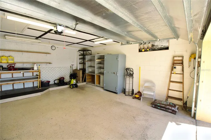 Garage (Right)
