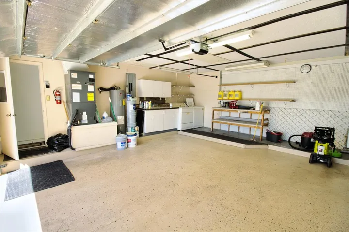 Garage (Left)