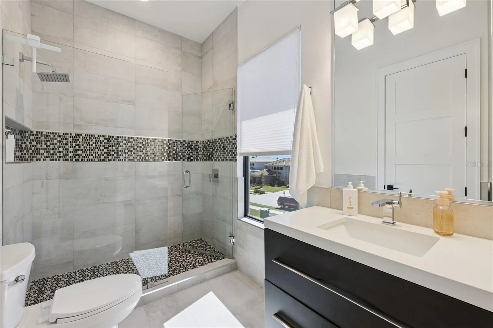 Bedroom # 4 en-suite bathroom