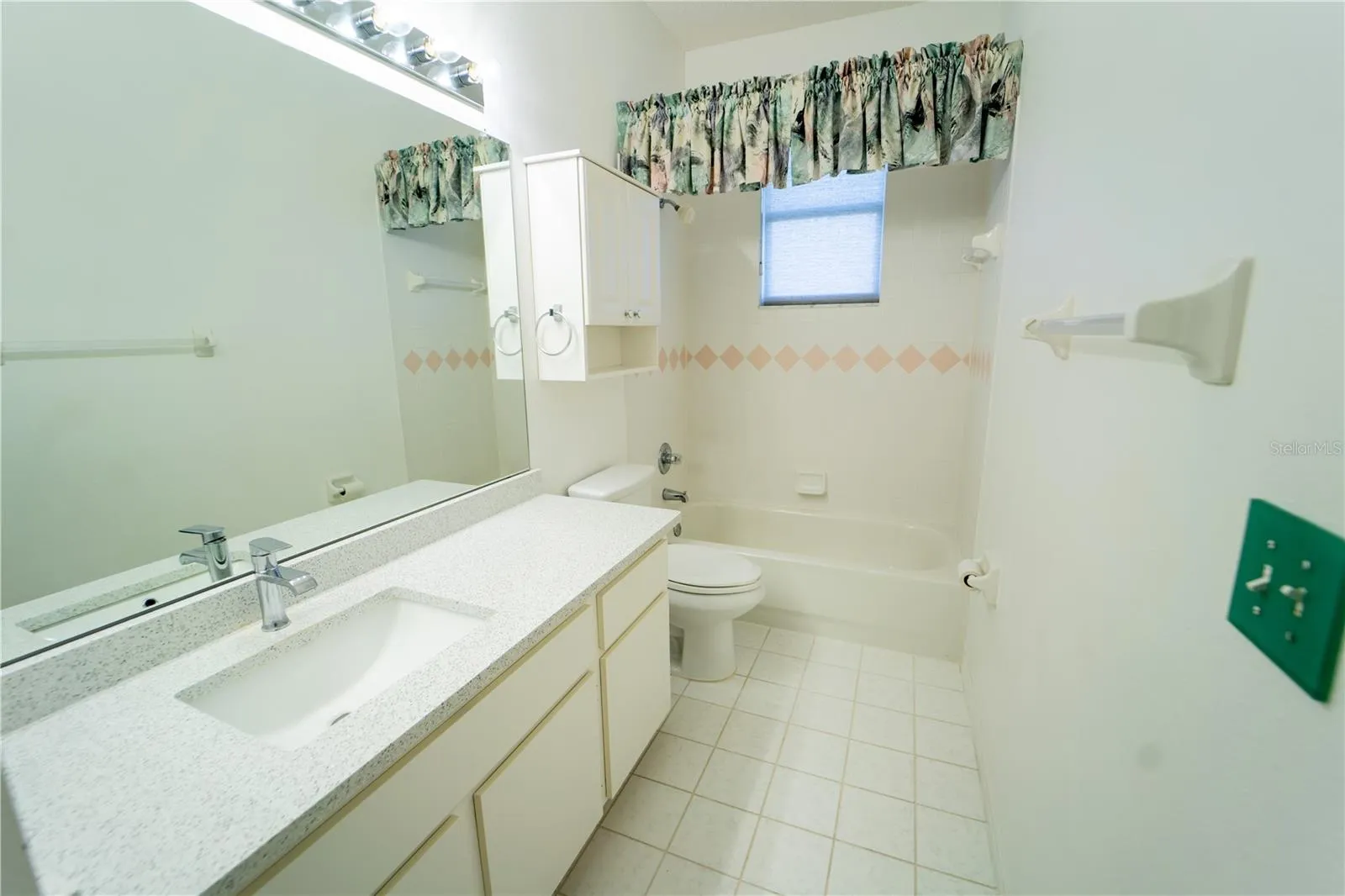 BATHROOM 2
