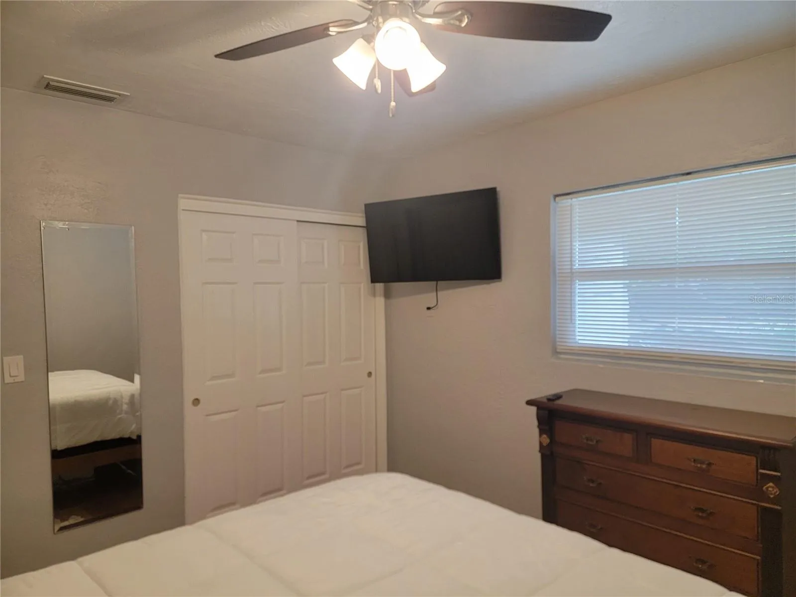 2119 bed 1 view