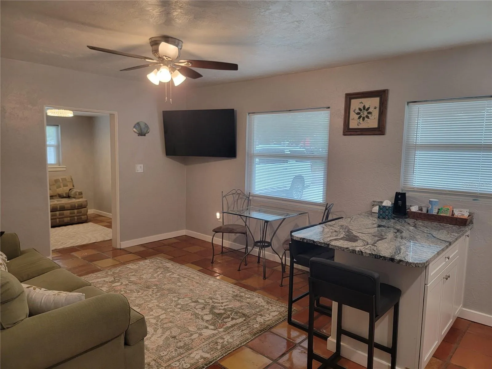 2119 kitchen living room eat in kitchen area