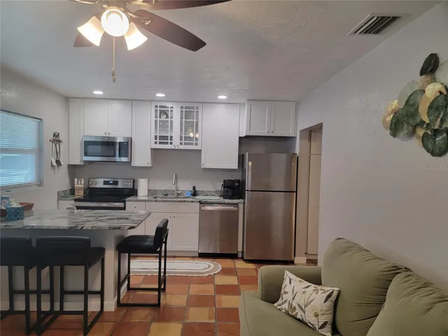 2119 kitchen livingroom