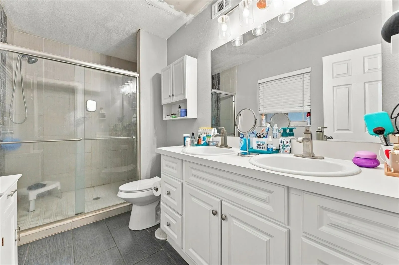 En-suite bathroom