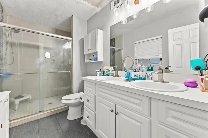 En-suite bathroom