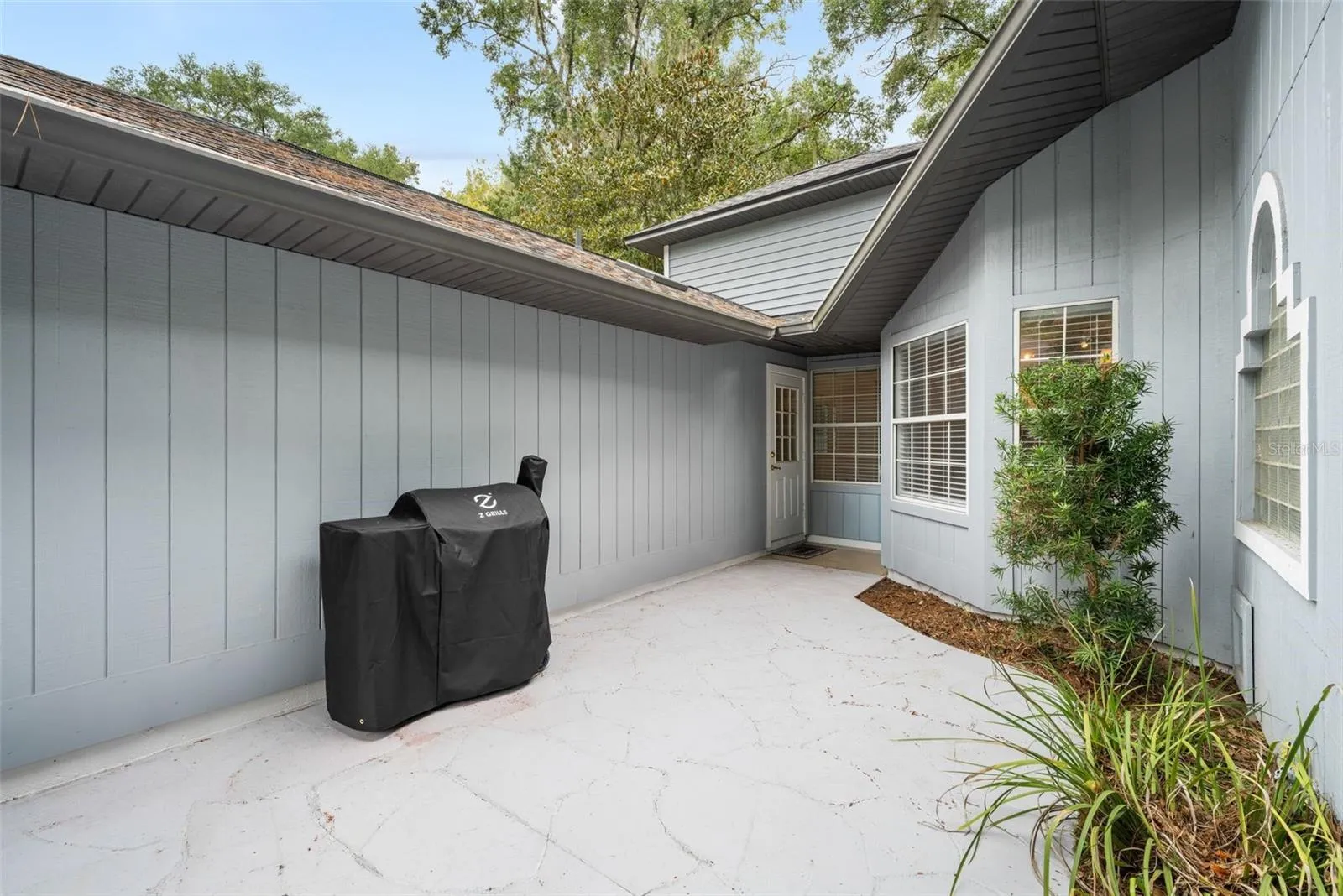 Side porch