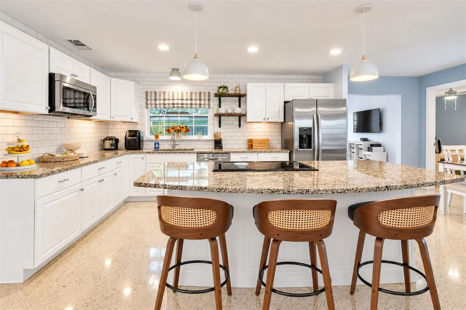 Breakfast bar with pendant lighting.
