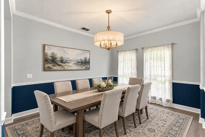 Dining room Virtually staged