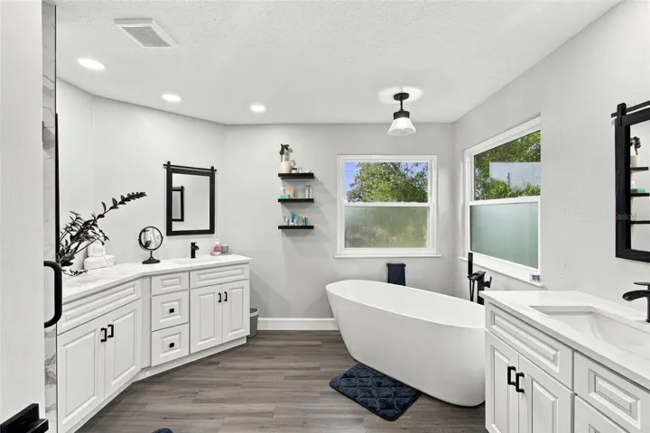 En suite bath