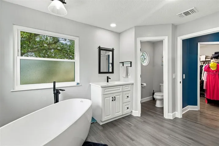 En Suite Bath