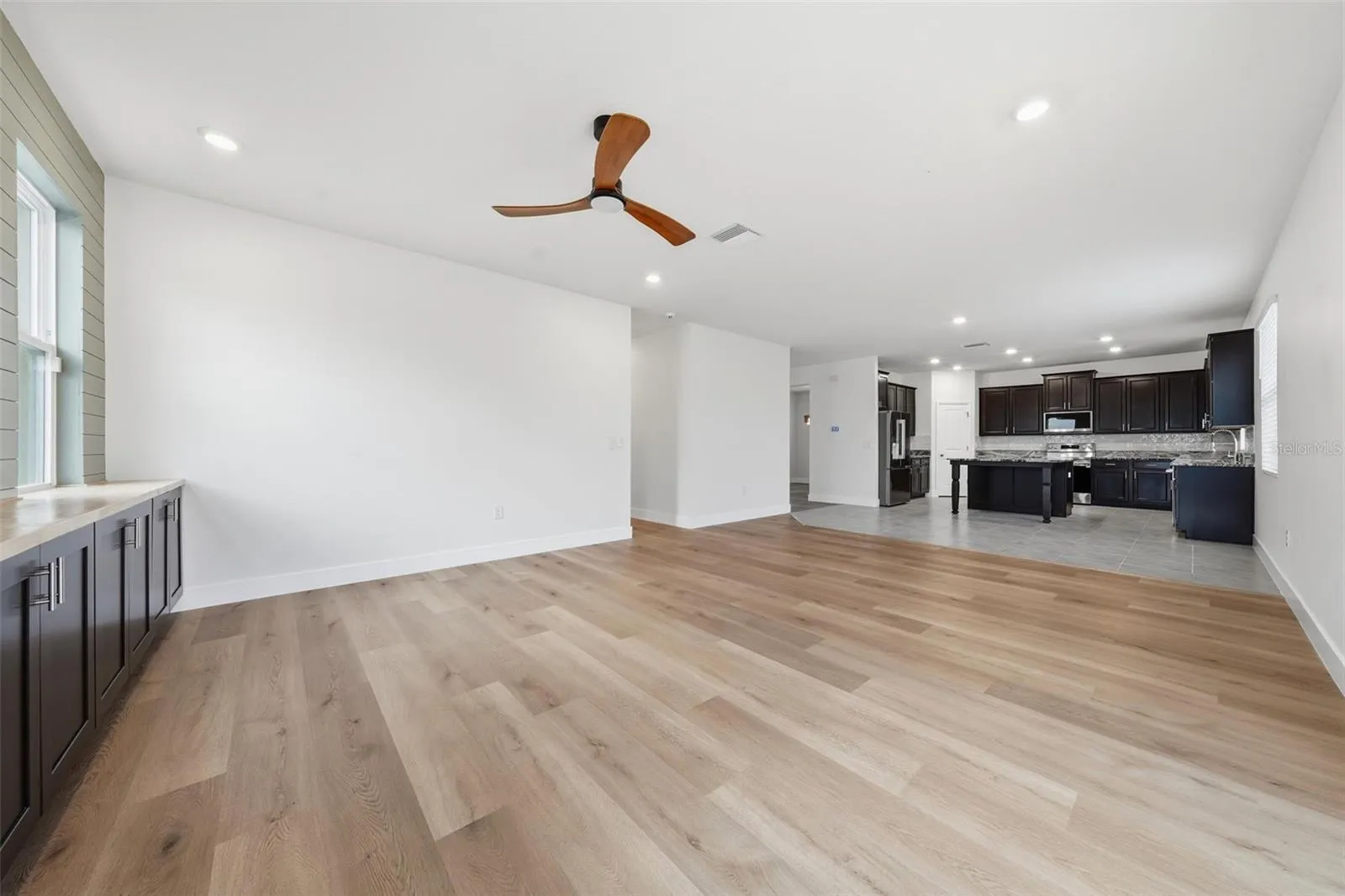 Open flow from the living room to the kitchen