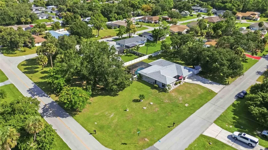 Large yard consisting of 3 lots