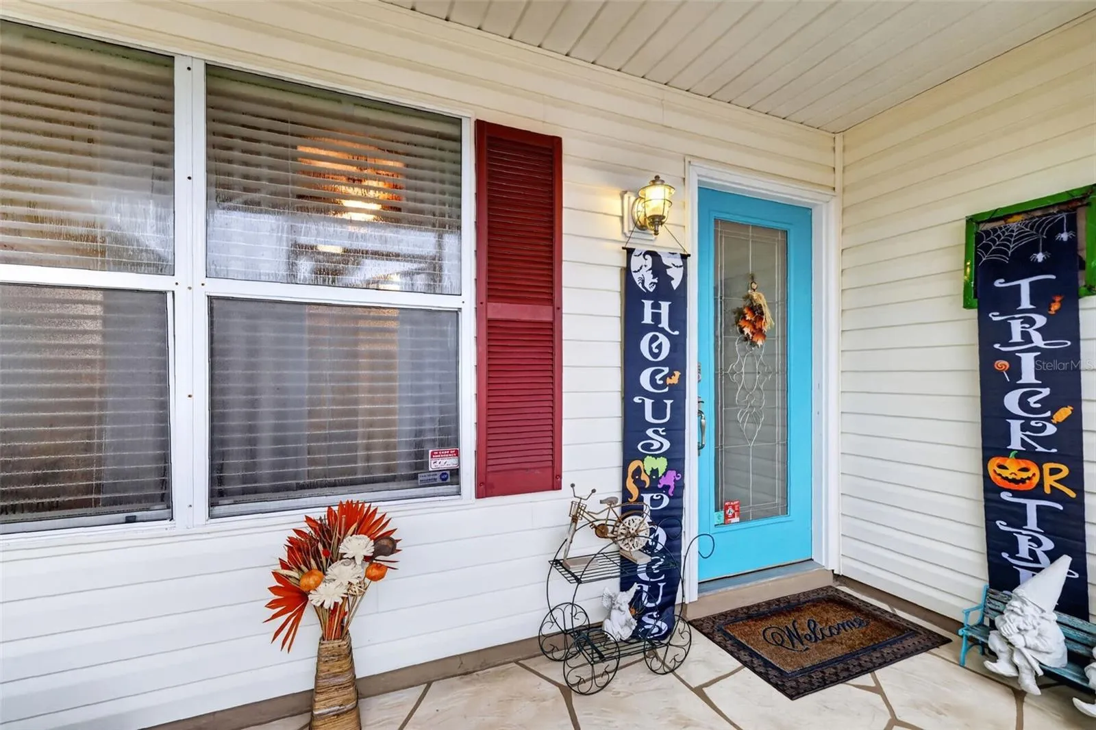 Screened Front Porch and Entry