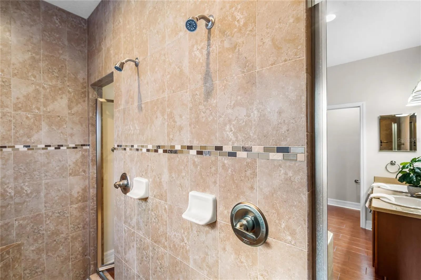 2 Shower heads
