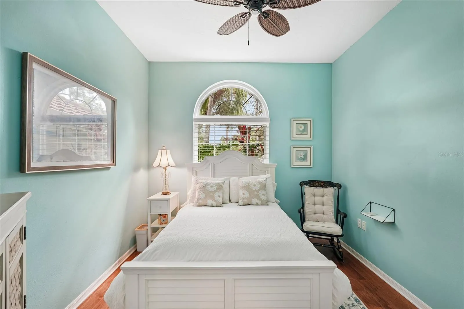 Lovely Guest bedroom