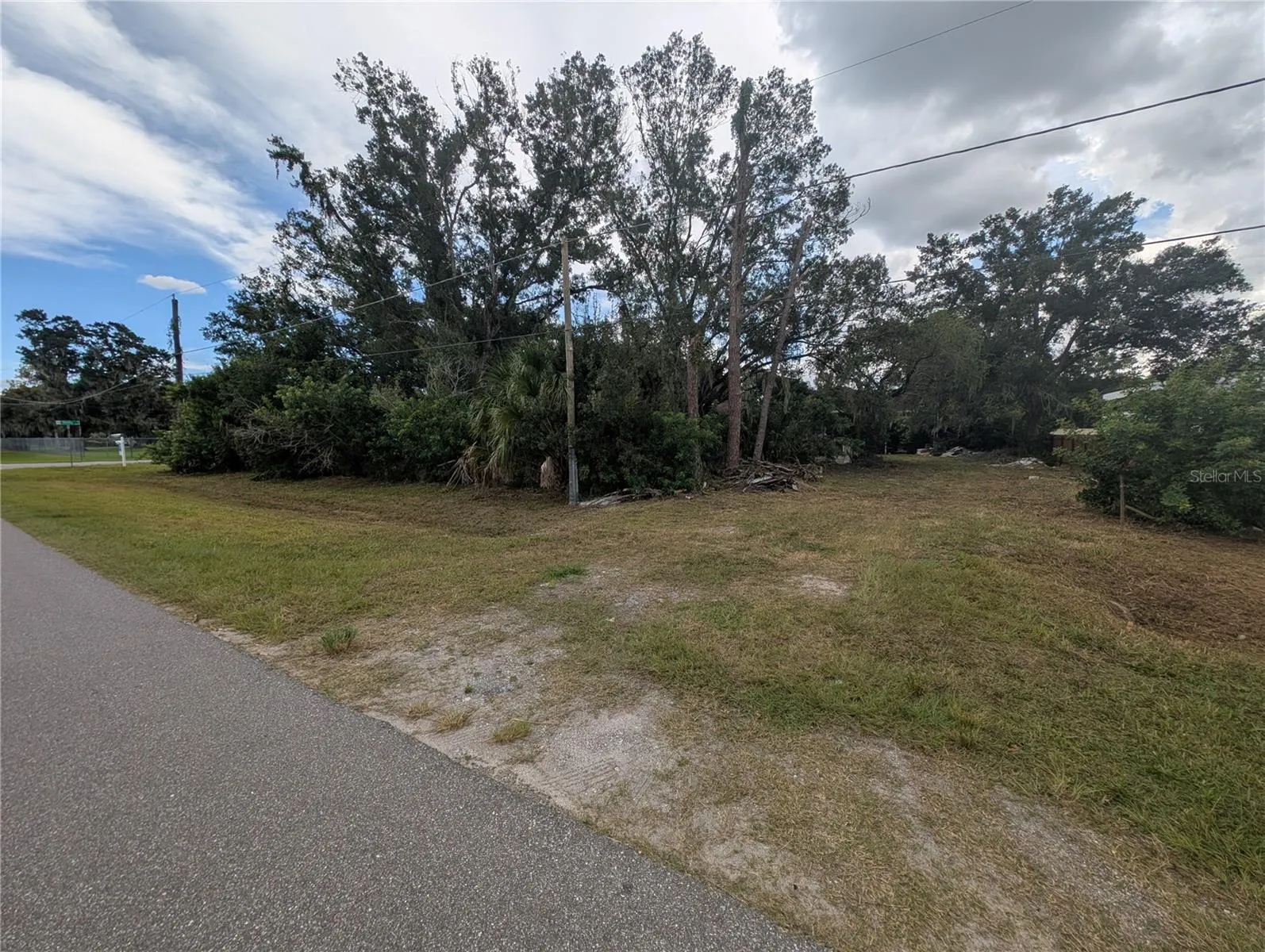 Entrance/Driveway