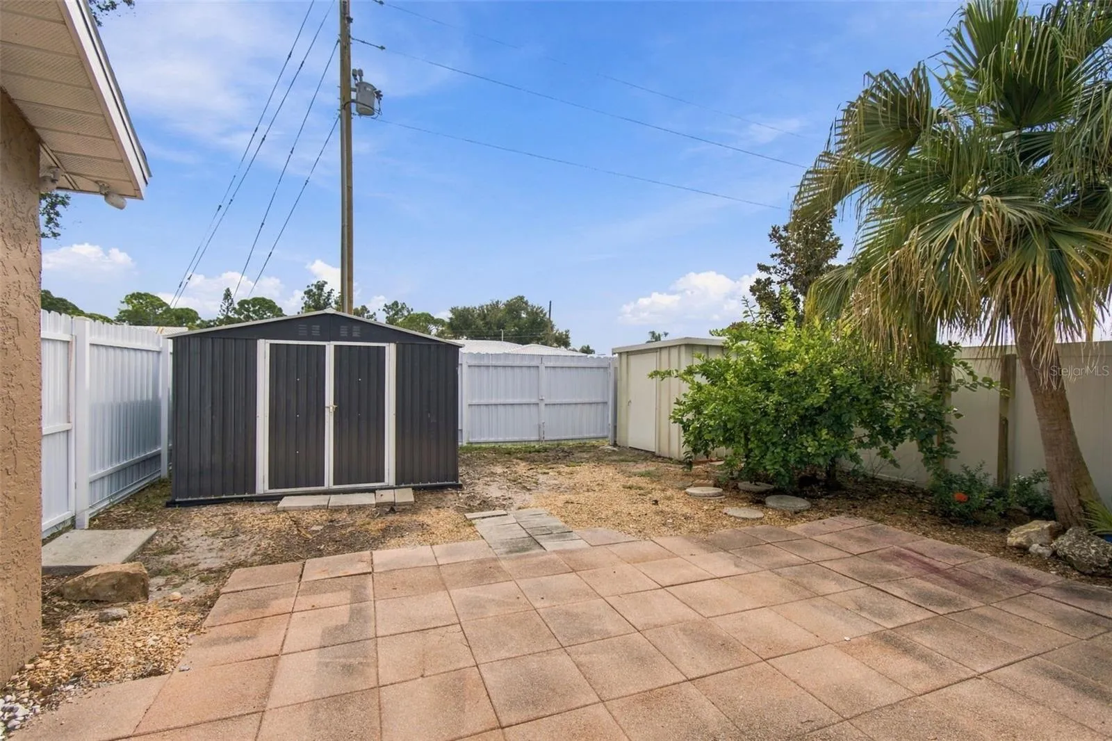 DOUBLE GATE FOR EASY ACCESS FOR BOAT OR RV