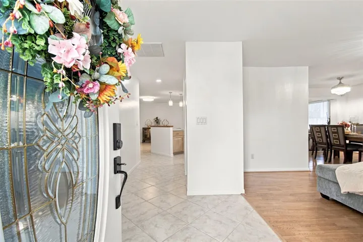 ENTRANCE FOYERWRAP AROUND CONCEPT