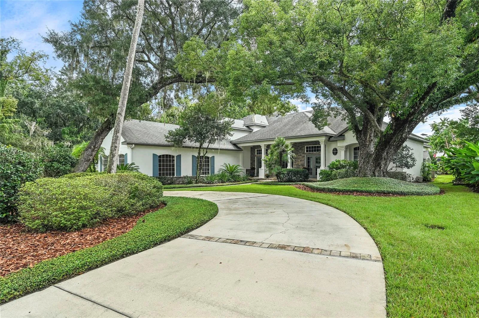 Plenty of parking with the circular driveway
