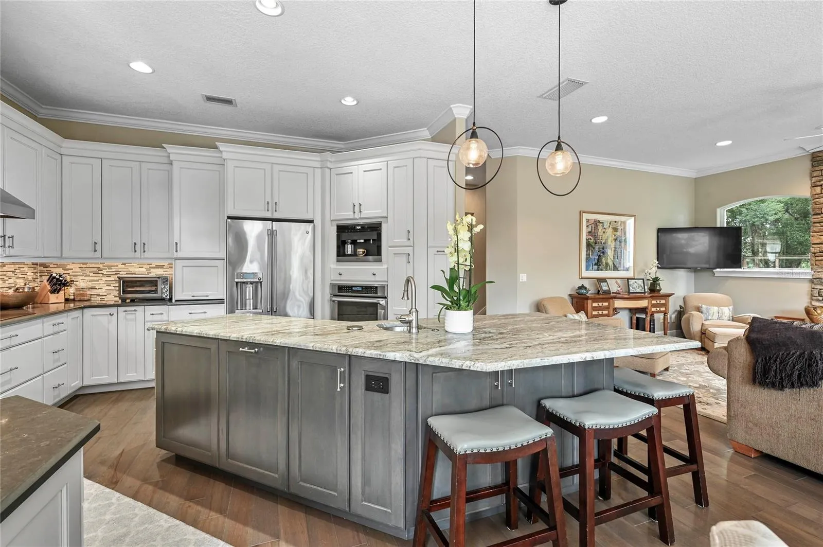 Custom Cabinetry with Soft Close Drawers and Doors