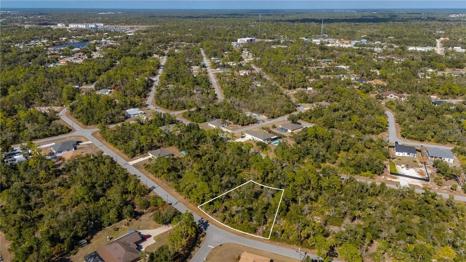 Enjoy this Northwest Port Charlotte area.