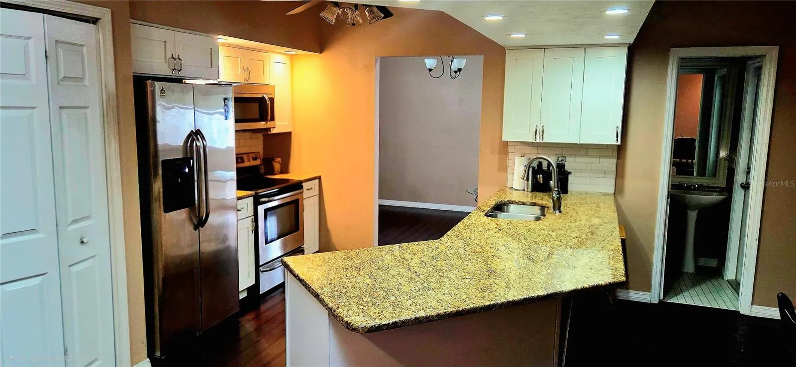 Kitchen center island