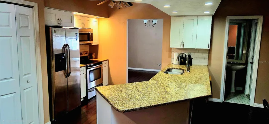 Kitchen center island