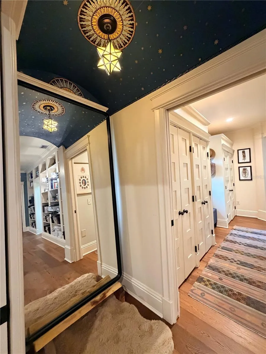 Unique area of primary between bedroom and bath