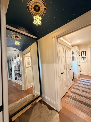 Unique area of primary between bedroom and bath