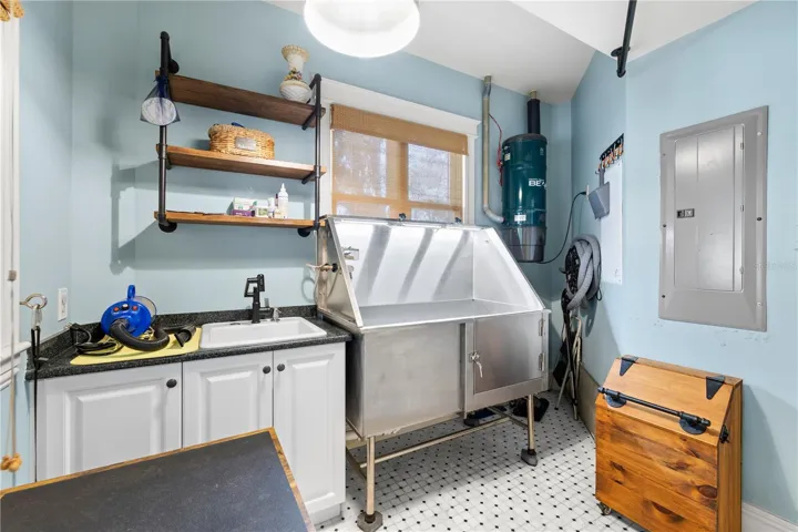 Grooming room