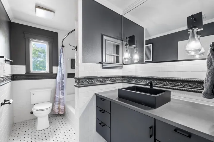 bathroom upstairs with tub